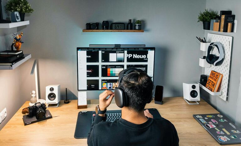 Consejos prácticos para organizar tu espacio de trabajo en casa y aumentar la productividad
