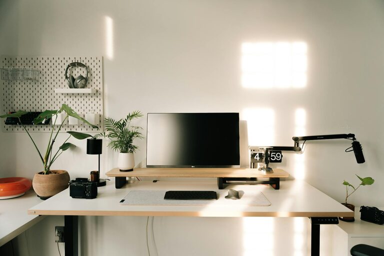 Consejos prácticos para organizar un espacio de trabajo en casa eficiente y cómodo
